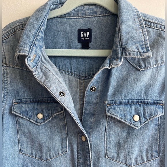 GAP Light Blue Denim Button Down Shirt - Picture 2 of 3